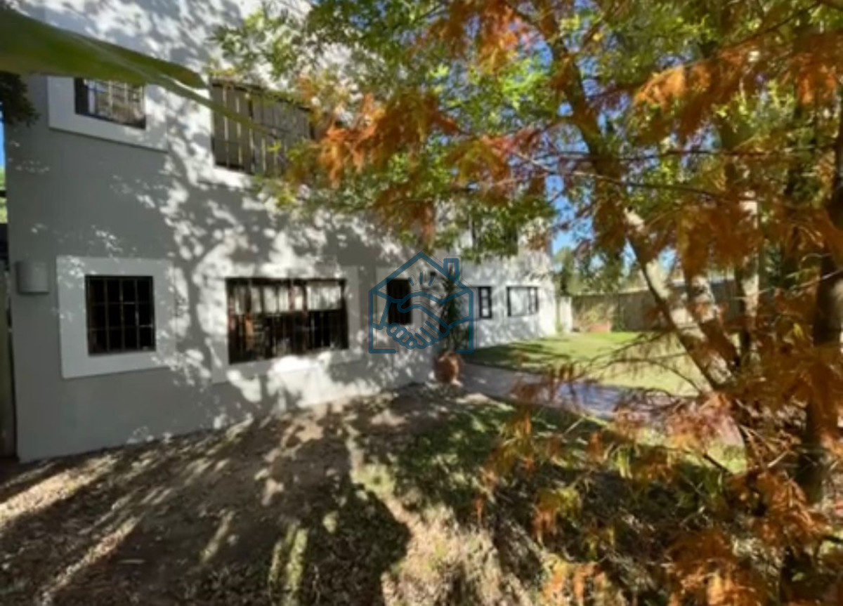 Casa ID.1098/Venta-de-casa-de-4-dormitorios-en-Beverly-Hills,-Punta-del-Este - Venta de casa de 4 dormitorios en Beverly Hills, Punta del Este
