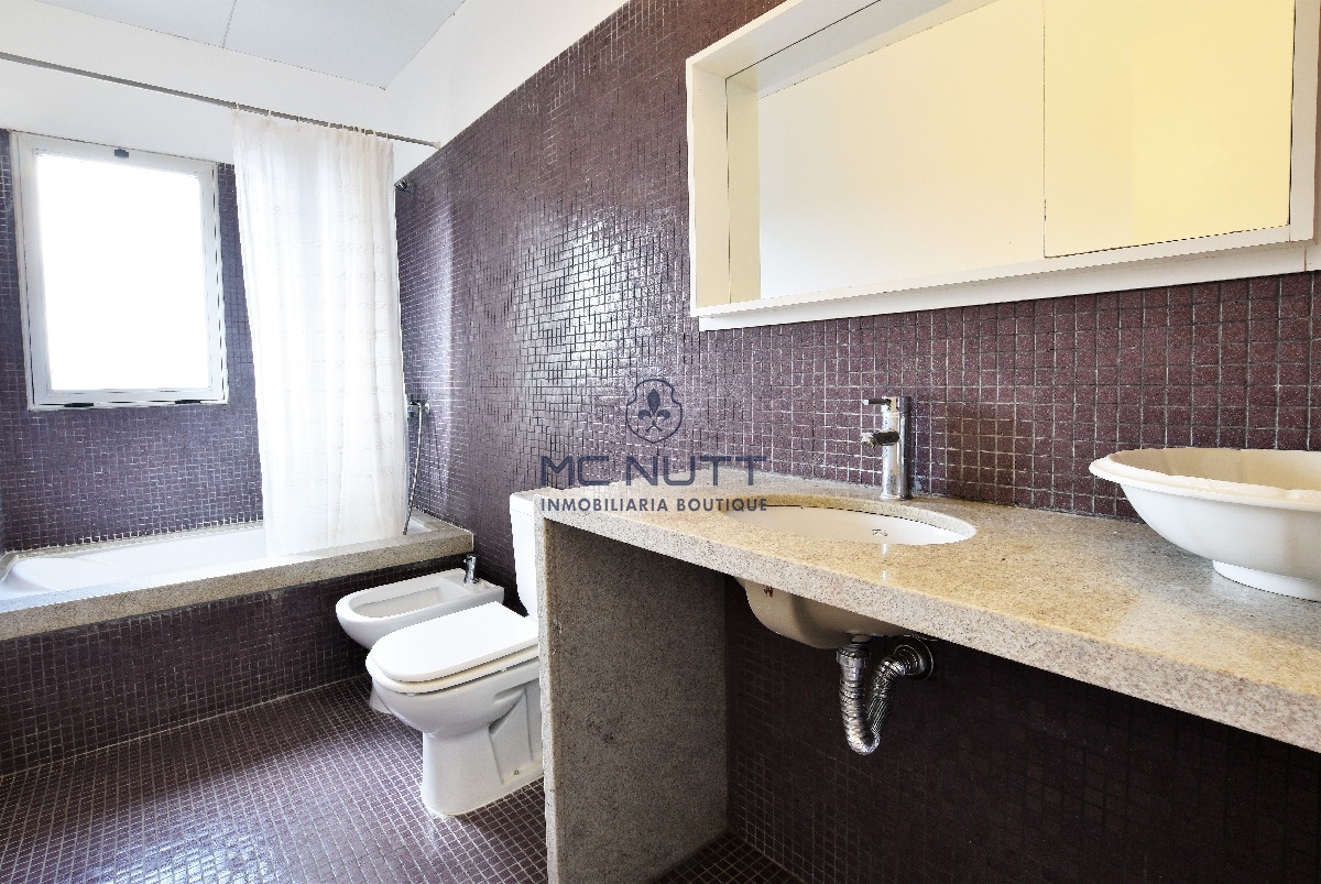 Casa ID.415/ - Venta de Casa 4 dormitorios en Portezuelo, Punta del Este.