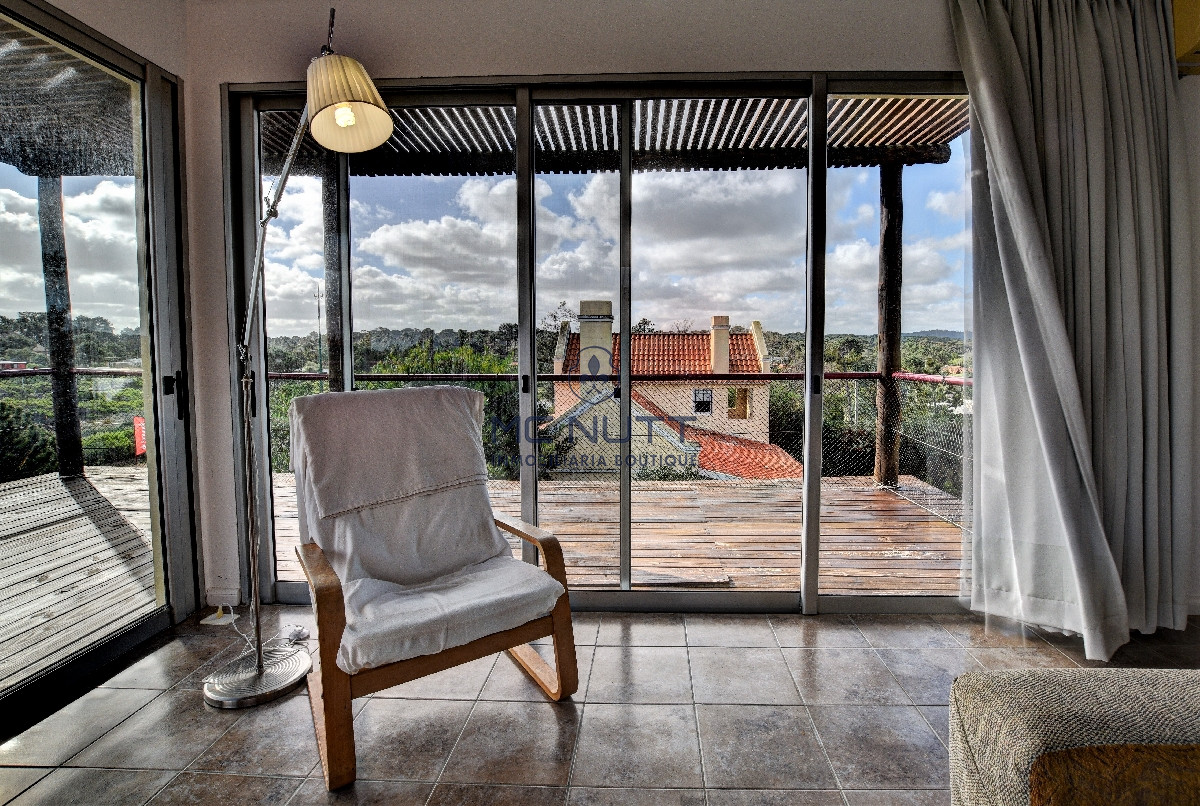 Casa ID.415/ - Venta de Casa 4 dormitorios en Portezuelo, Punta del Este.