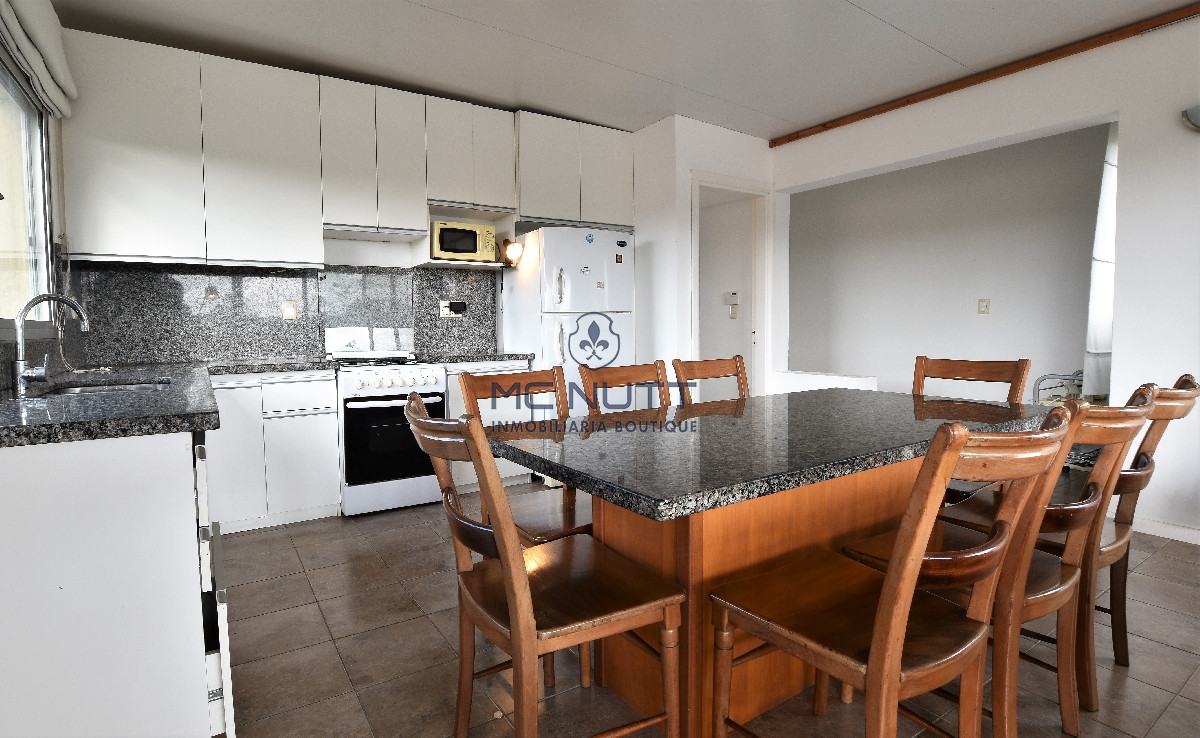 Casa ID.415/ - Venta de Casa 4 dormitorios en Portezuelo, Punta del Este.