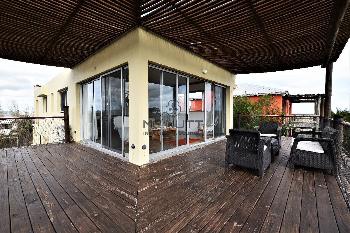 Casa ID.415/ - Venta de Casa 4 dormitorios en Portezuelo, Punta del Este.