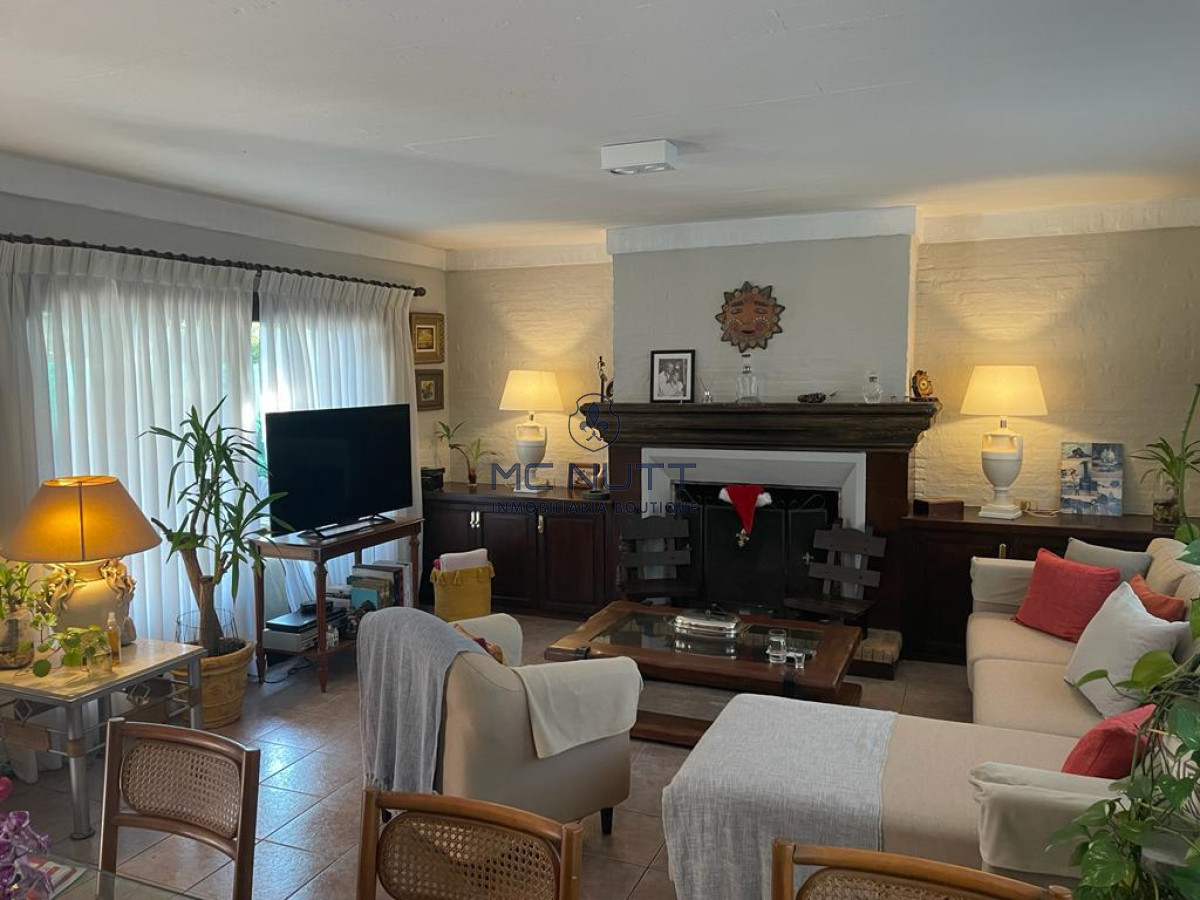 Casa ID.496/ - Venta de casa de 4 dormitorios en Beverly Hills, Punta del Este