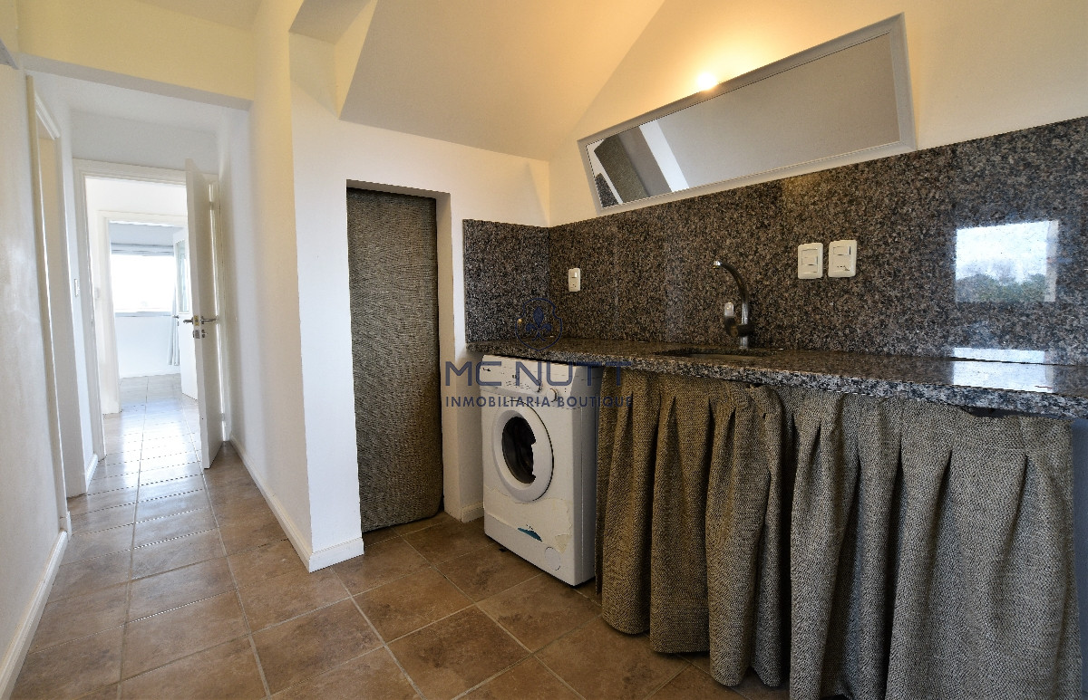 Casa ID.415/ - Venta de Casa 4 dormitorios en Portezuelo, Punta del Este.