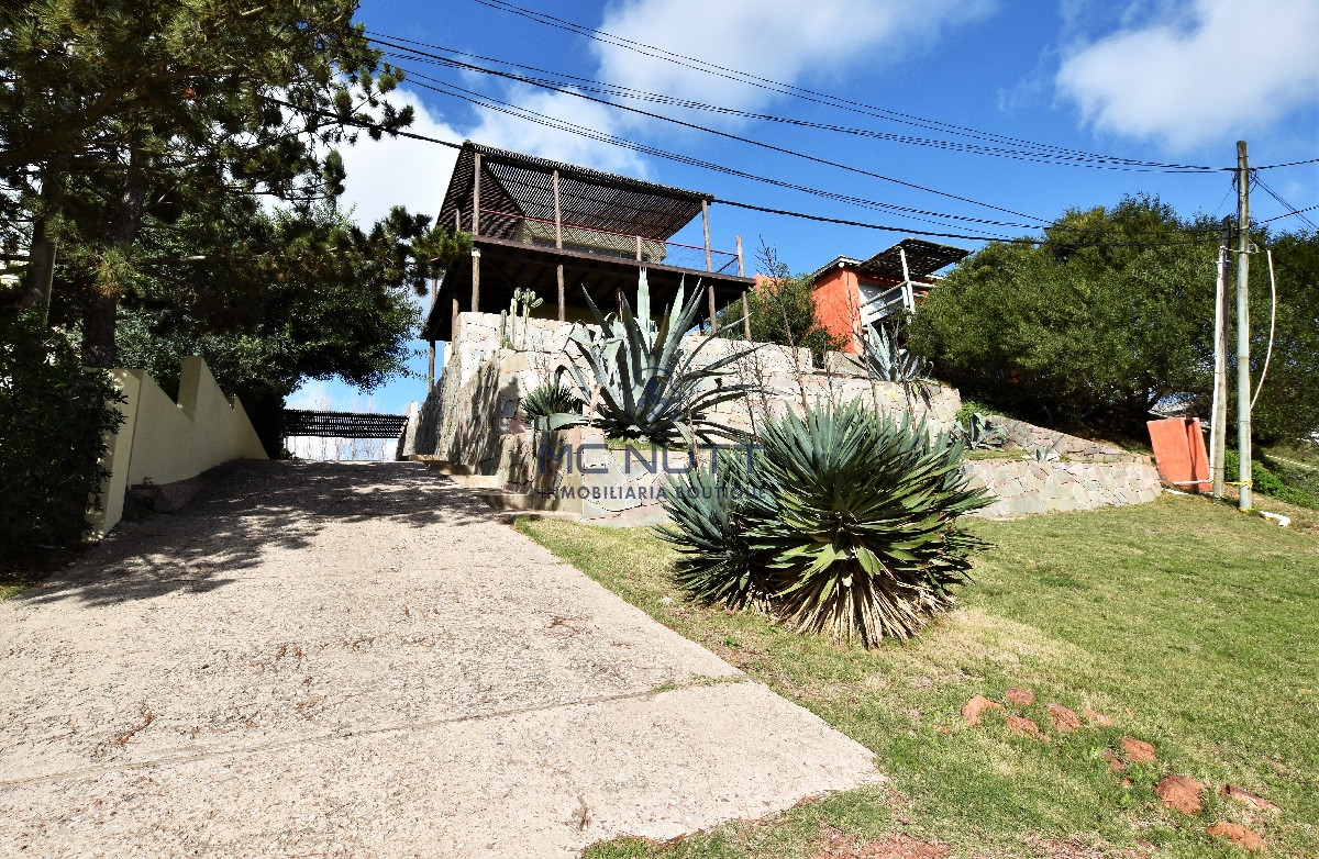 Casa ID.415/ - Venta de Casa 4 dormitorios en Portezuelo, Punta del Este.