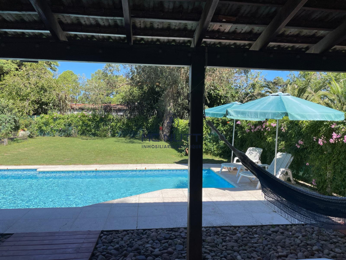 Casa ID.496/ - Venta de casa de 4 dormitorios en Beverly Hills, Punta del Este