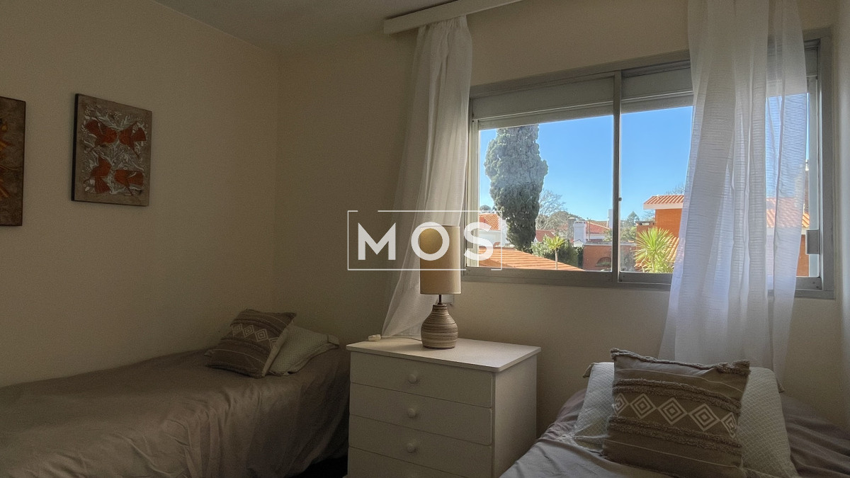 Apartamento ID.2812 - Venta de apartamento de dos dormitorios en Playa Mansa, Punta del Este, Uruguay 