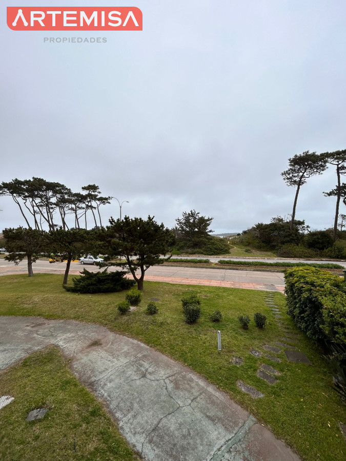 Apartamento ID.623 - Venta de apartamento de dos dormitorios en Playa Mansa, Punta del Este, Uruguay 