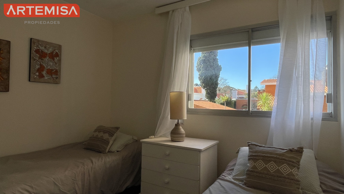 Apartamento ID.623 - Venta de apartamento de dos dormitorios en Playa Mansa, Punta del Este, Uruguay 