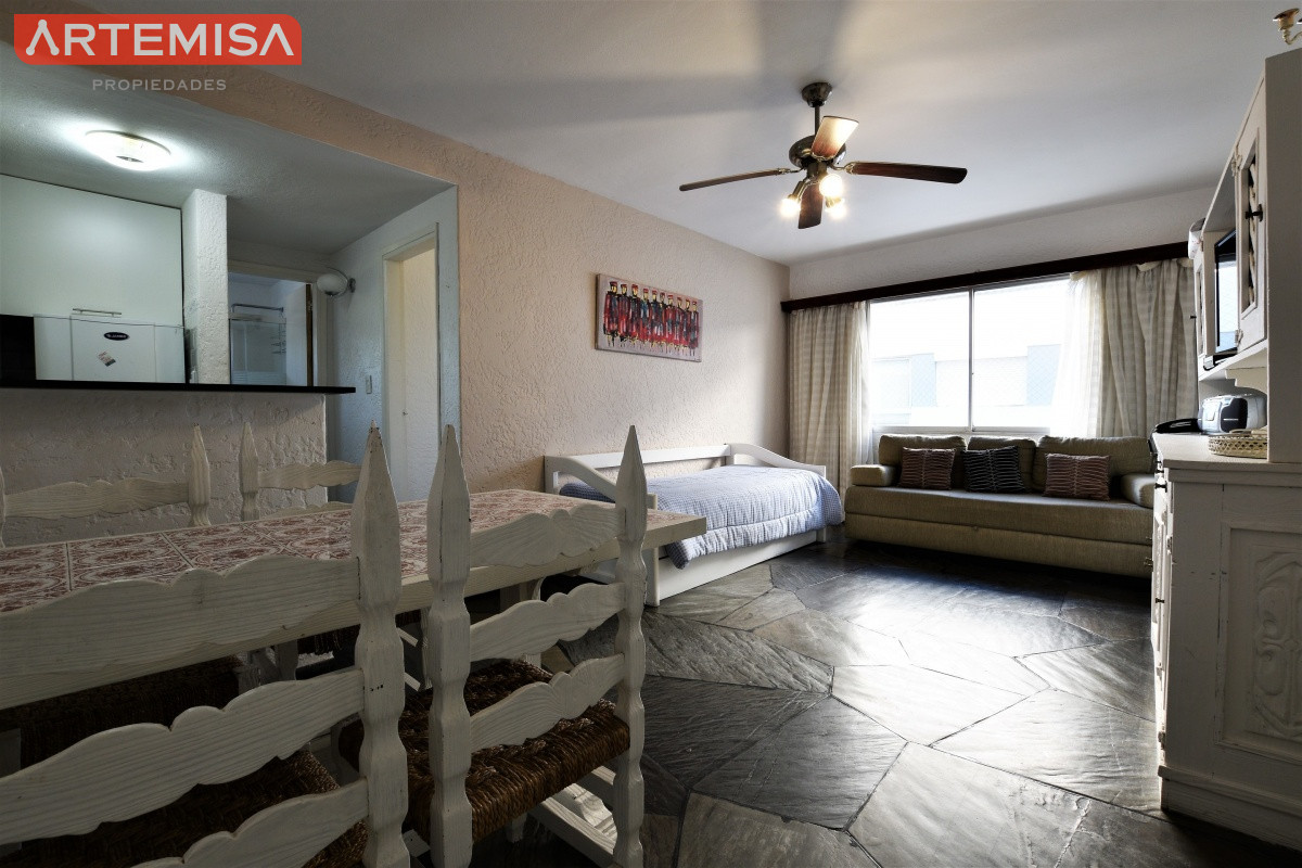 Apartamento ID.661 - Venta de Apartamento 1 dormitorio en Playa Mansa, Punta del Este.