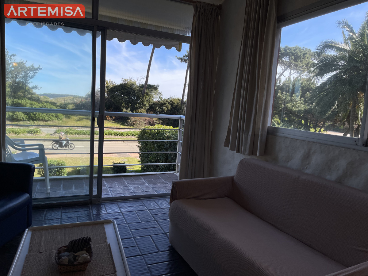 Apartamento ID.623 - Venta de apartamento de dos dormitorios en Playa Mansa, Punta del Este, Uruguay 