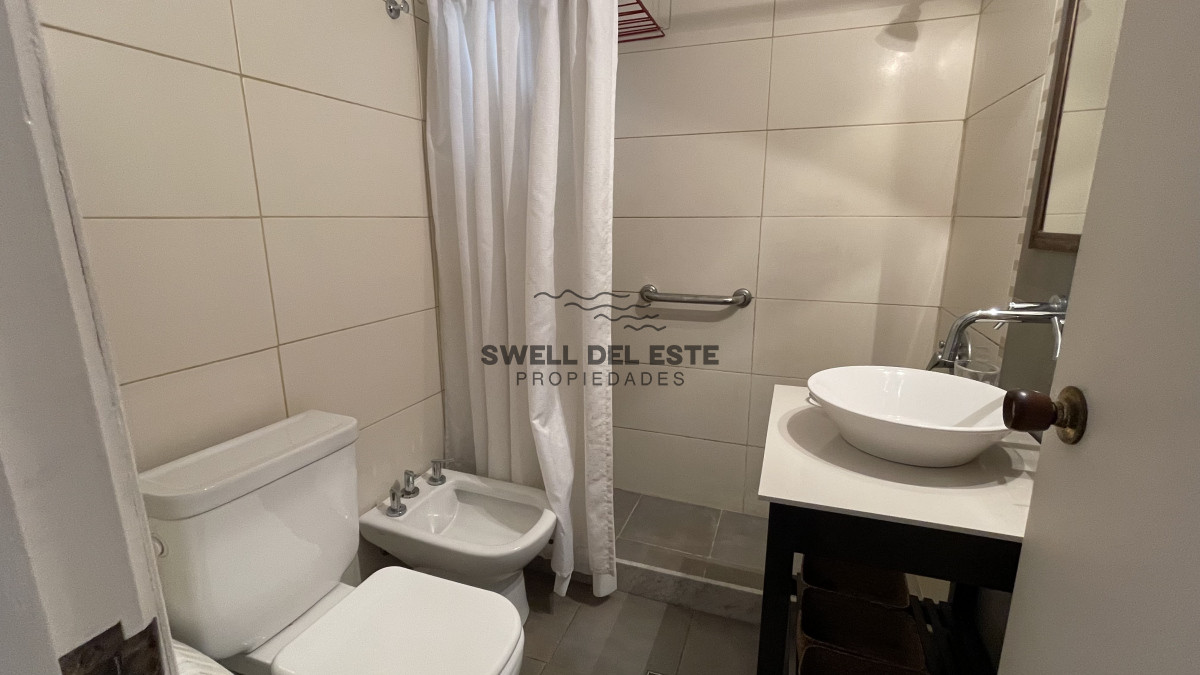 Apartamento ID.83 - Venta de apartamento de dos dormitorios en Playa Mansa, Punta del Este, Uruguay 