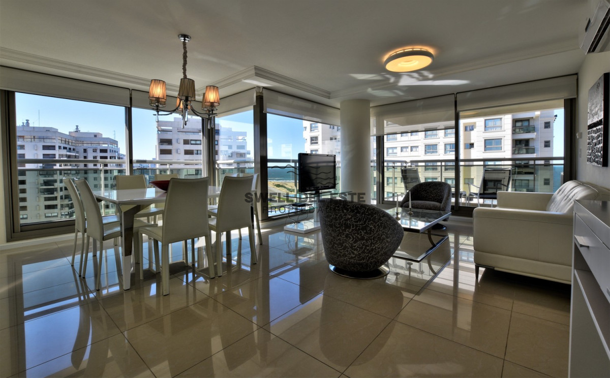 Apartamento ID.122 - Venta de Apartamento, 2 dormitorios. Playa brava, Punta del Este. 