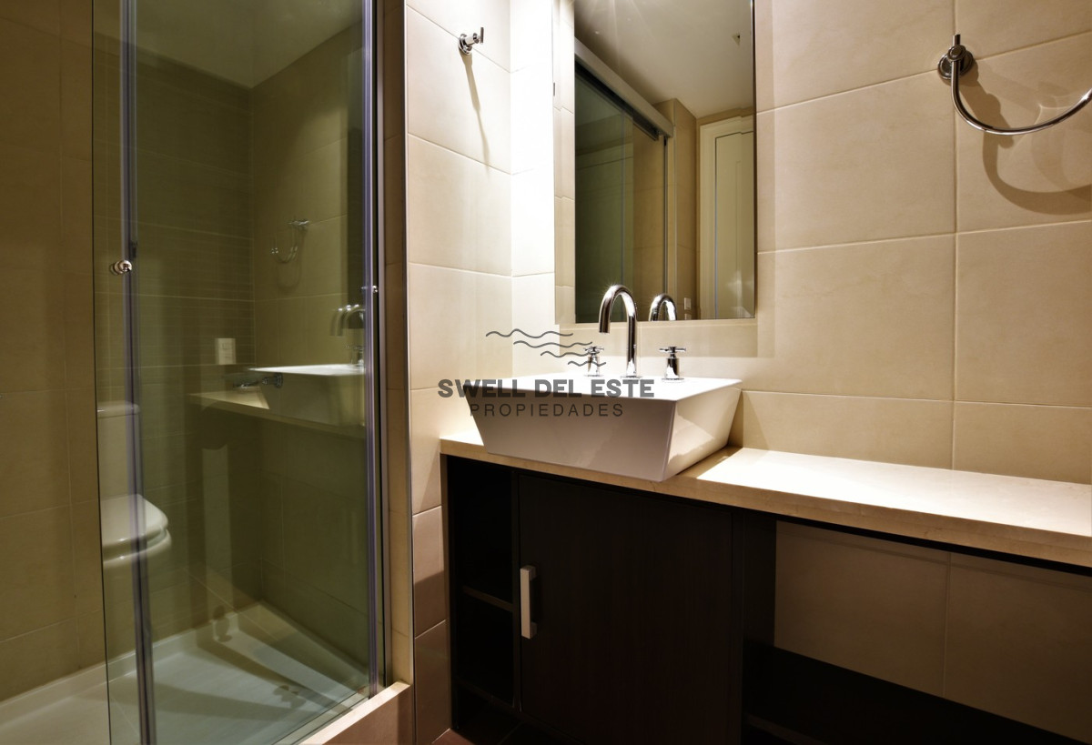 Apartamento ID.122 - Venta de Apartamento, 2 dormitorios. Playa brava, Punta del Este. 