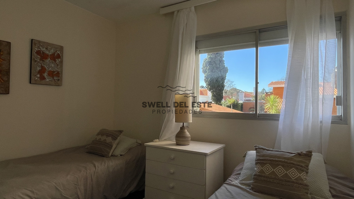 Apartamento ID.83 - Venta de apartamento de dos dormitorios en Playa Mansa, Punta del Este, Uruguay 