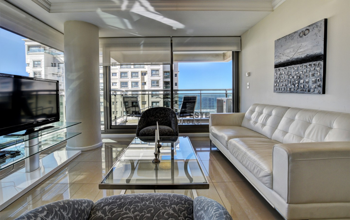 Apartamento ID.122 - Venta de Apartamento, 2 dormitorios. Playa brava, Punta del Este. 