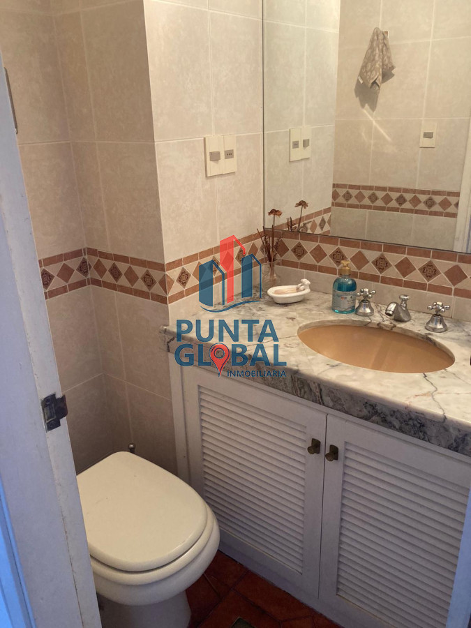 Apartamento ID.161 - Alquiler temporario de Apartamento de 4 dormitorios en Playa Mansa, Punta del Este