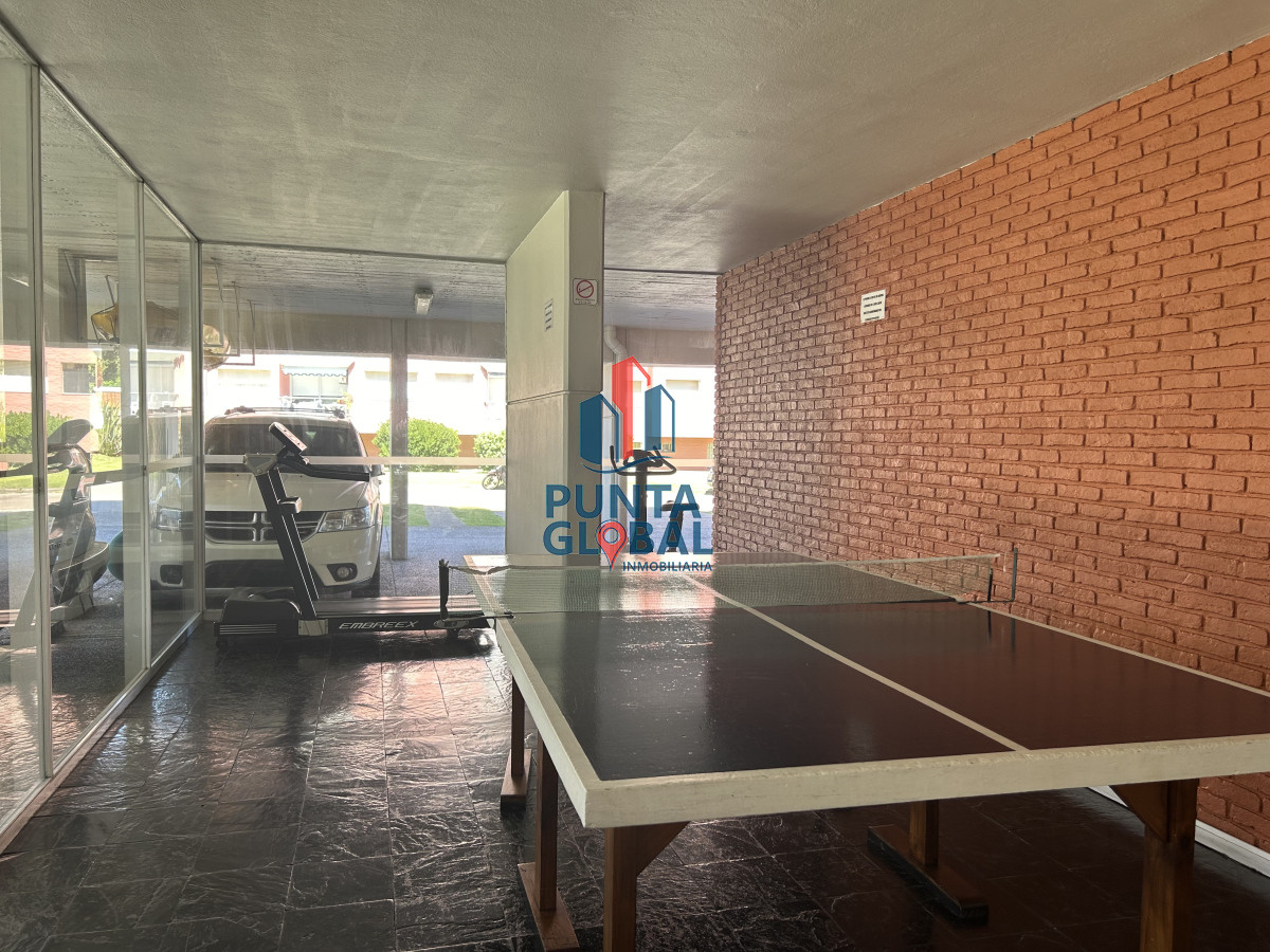 Apartamento ID.161 - Alquiler temporario de Apartamento de 4 dormitorios en Playa Mansa, Punta del Este