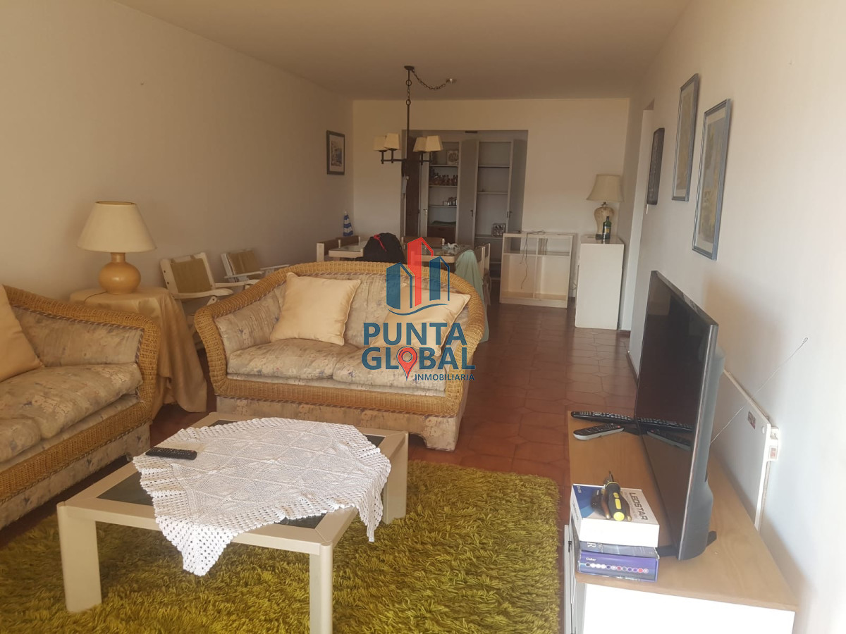 Apartamento ID.161 - Alquiler temporario de Apartamento de 4 dormitorios en Playa Mansa, Punta del Este