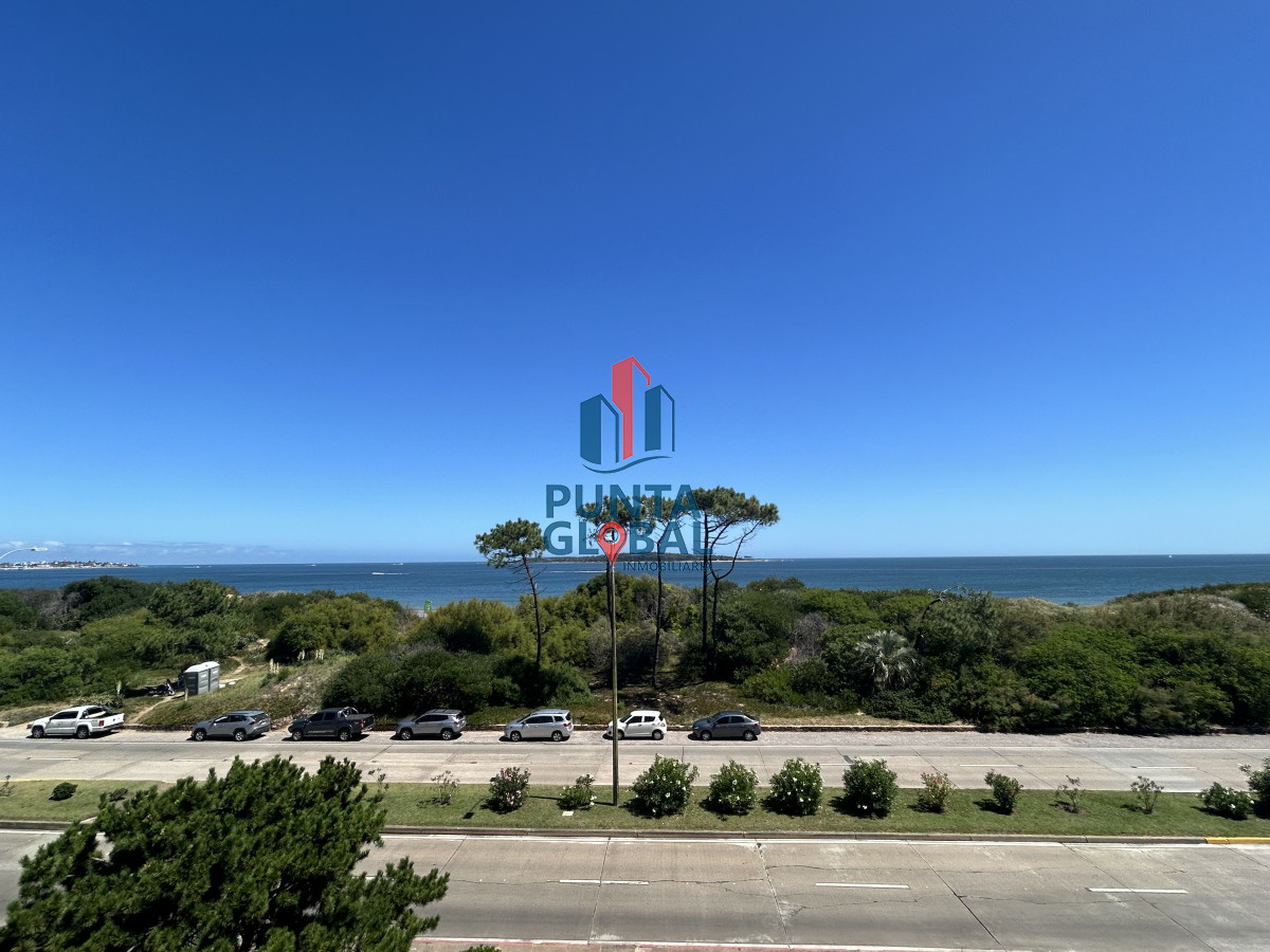 Apartamento ID.161 - Alquiler temporario de Apartamento de 4 dormitorios en Playa Mansa, Punta del Este
