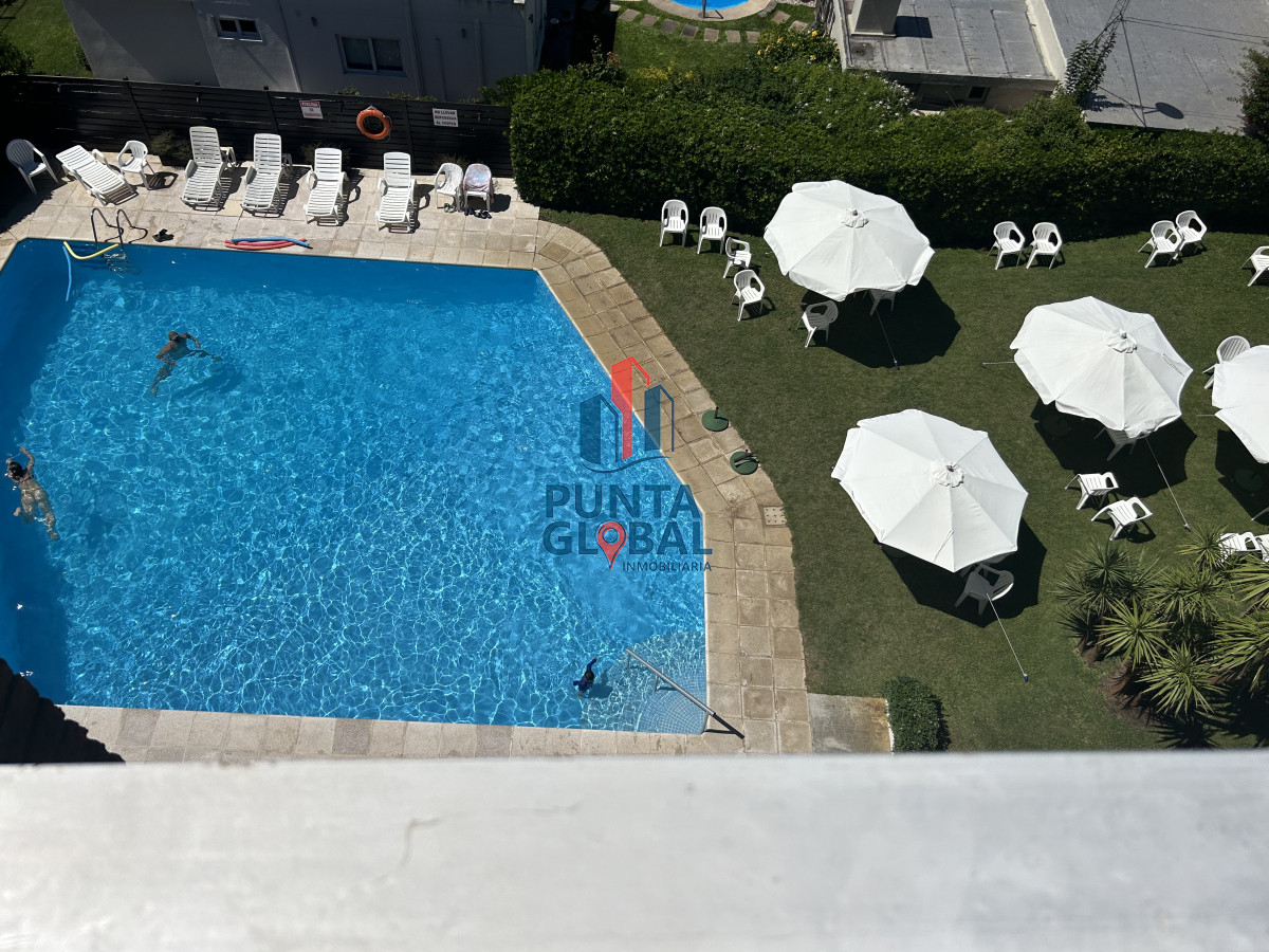 Apartamento ID.161 - Alquiler temporario de Apartamento de 4 dormitorios en Playa Mansa, Punta del Este