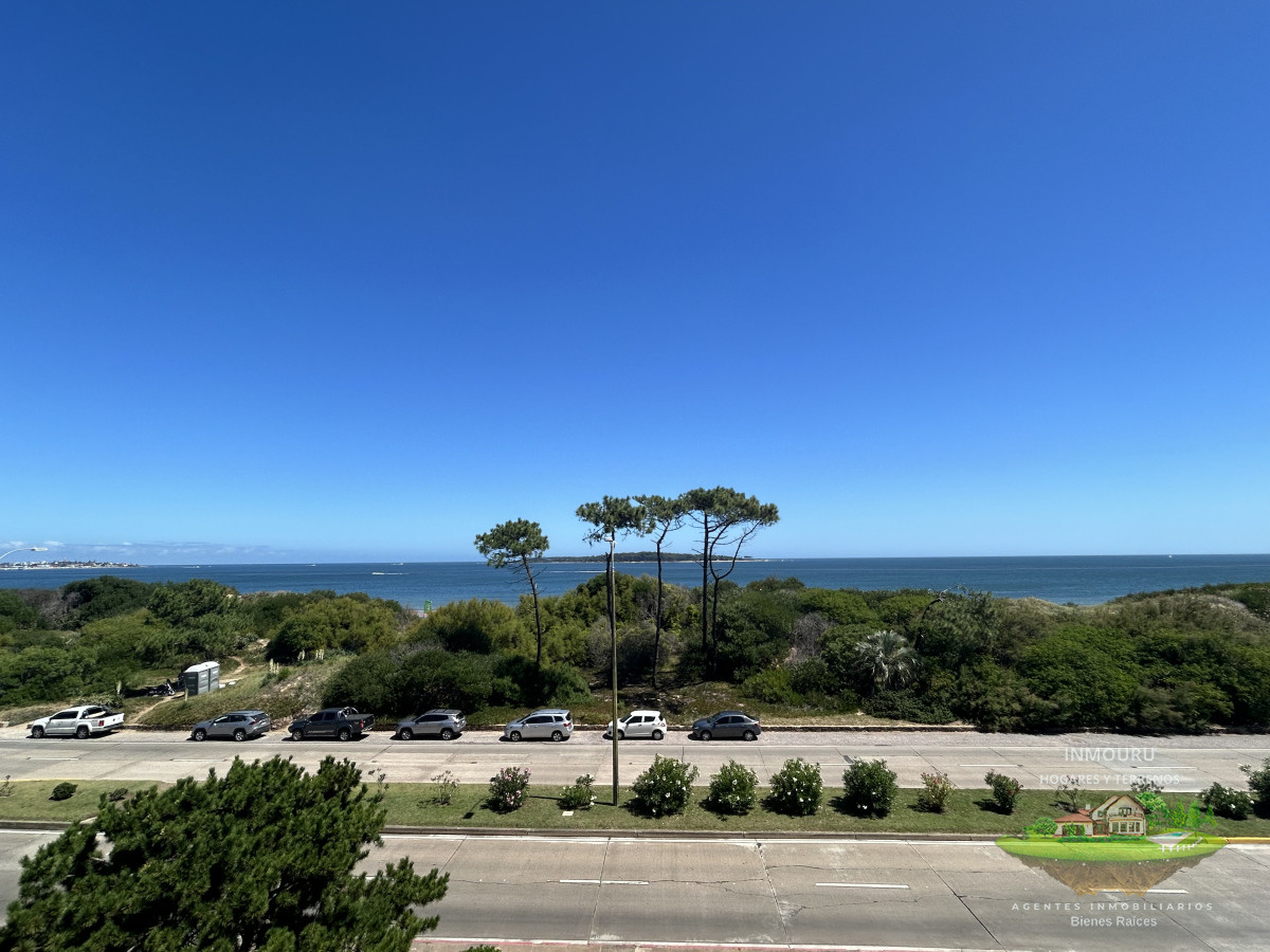 Apartamento ID.780 - Alquiler temporario de Apartamento de 4 dormitorios en Playa Mansa, Punta del Este