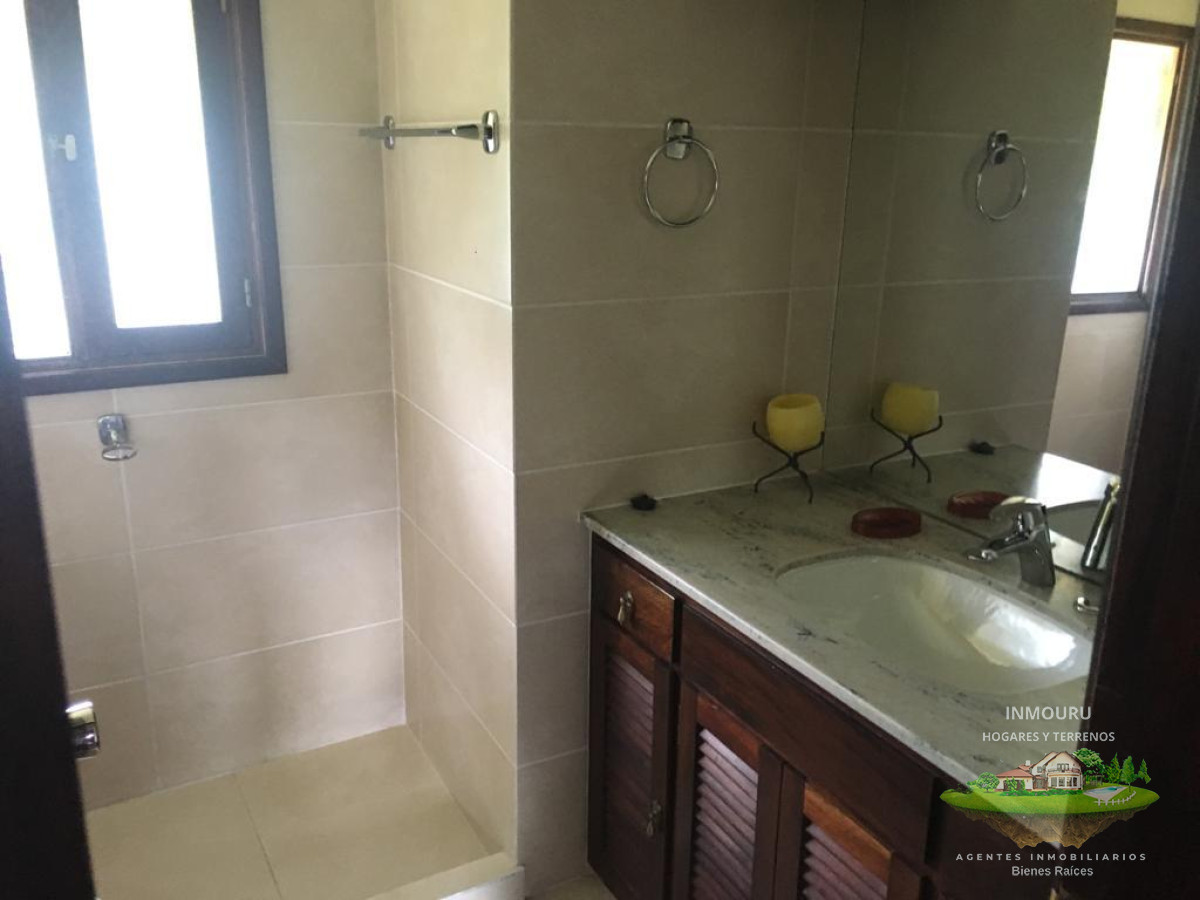 Casa ID.1045 - Venta de Casa 5 dormitorios en Marly, Punta del Este.