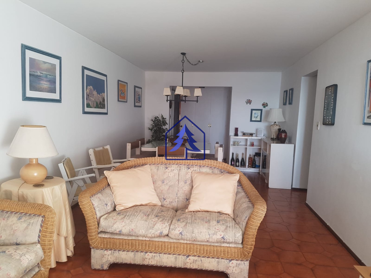 Apartamento ID.22 - Venta de Apartamento de 4 dormitorios en Playa Mansa, Punta del Este
