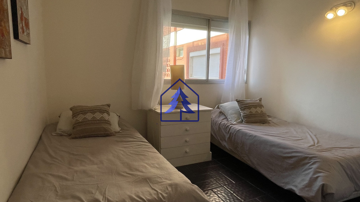 Apartamento ID.21 - Venta de apartamento de dos dormitorios en Playa Mansa, Punta del Este, Uruguay 