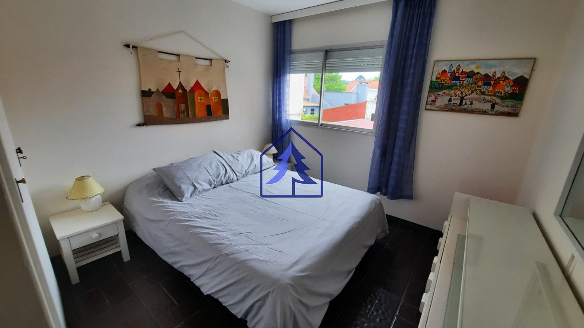 Apartamento ID.21 - Venta de apartamento de dos dormitorios en Playa Mansa, Punta del Este, Uruguay 