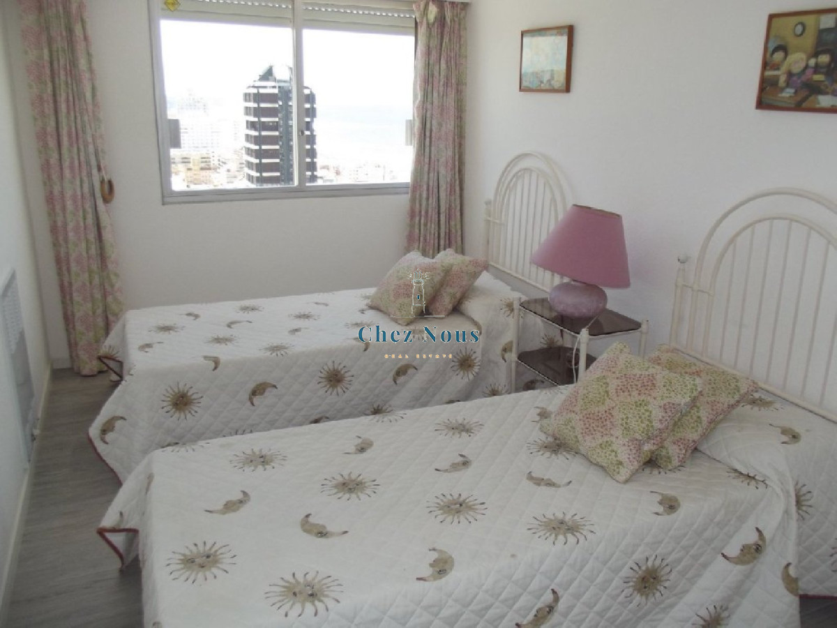 Apartamento ID.216 - Venta apartamento 3 dormitorios, Península, Punta del Este.
