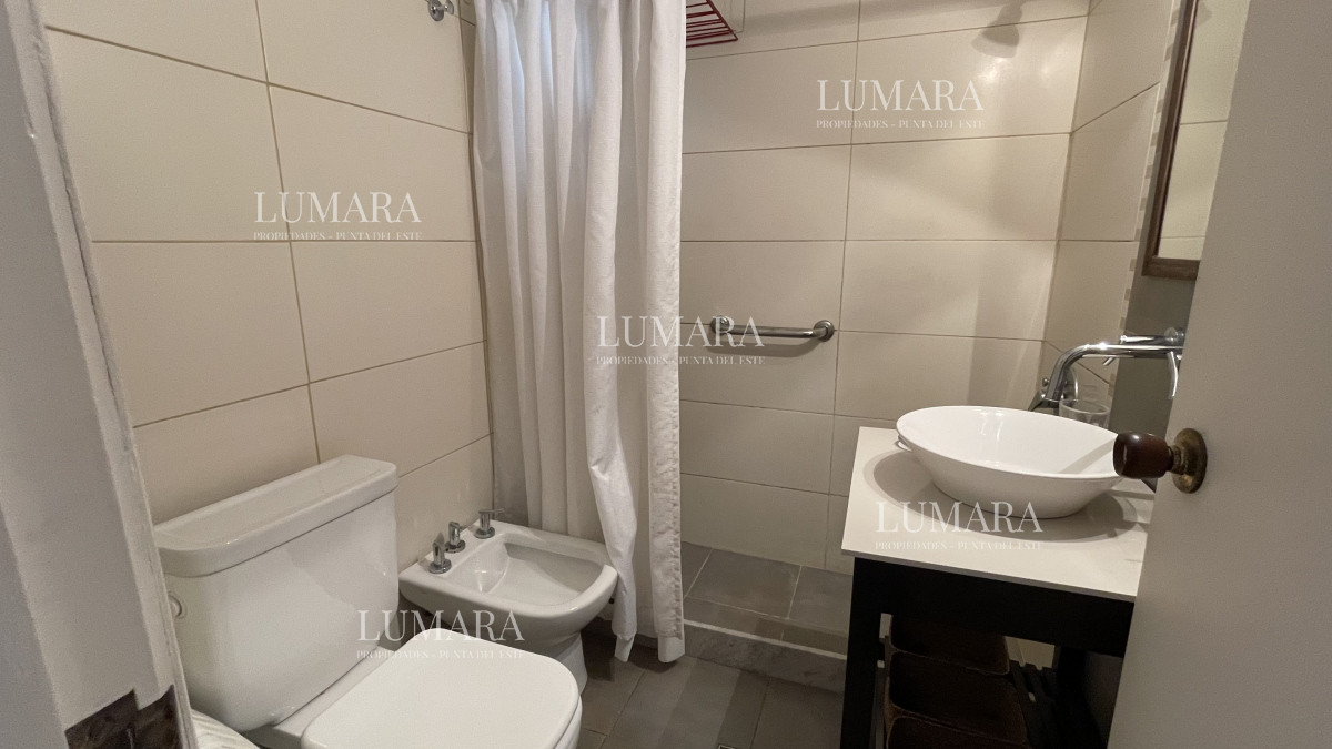 Apartamento ID.568 - Venta de apartamento de dos dormitorios en Playa Mansa, Punta del Este, Uruguay 