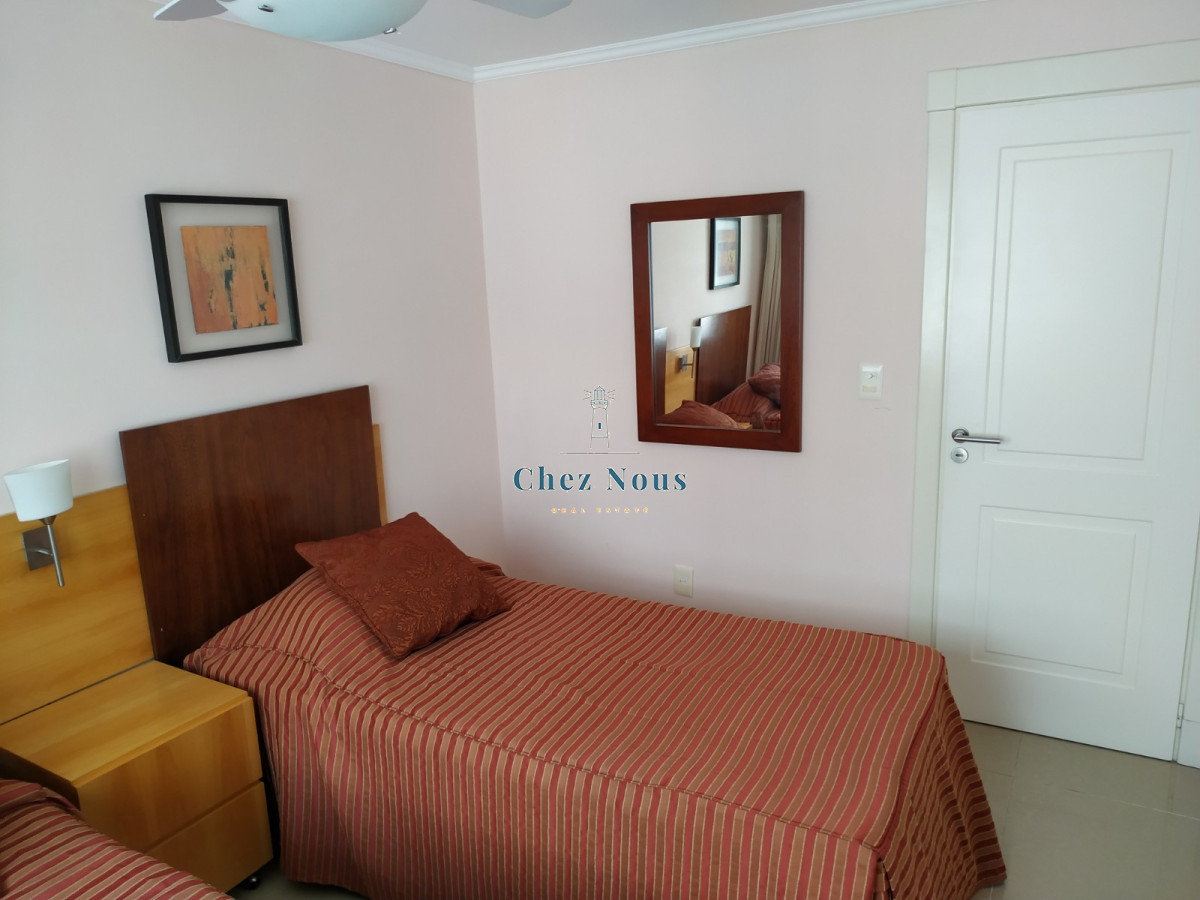Apartamento ID.215 - Venta de Apartamento 3 dormitorios en Península, Punta del Este.