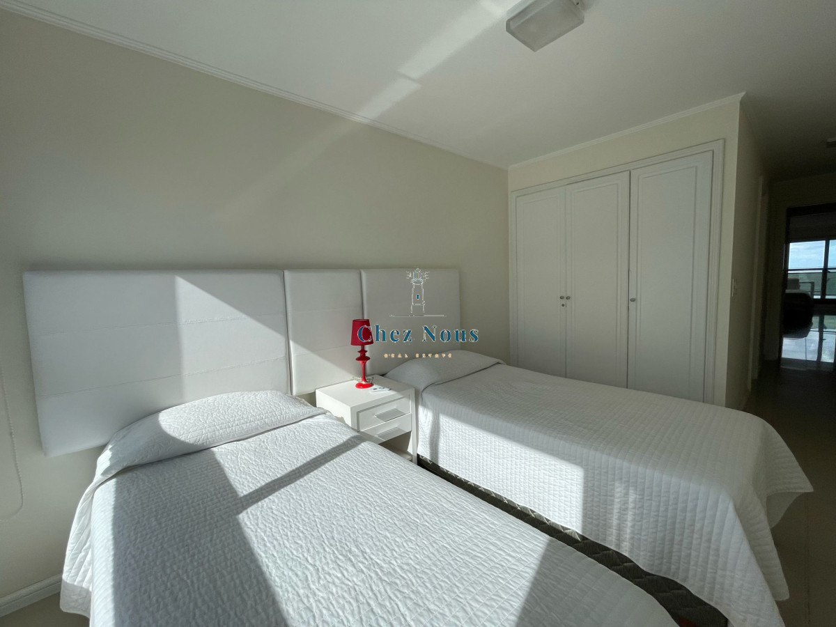 Apartamento ID.222 - Venta y Alquiler temporario de Apartamento, 3 dormitorios. Playa brava, Punta del Este. 