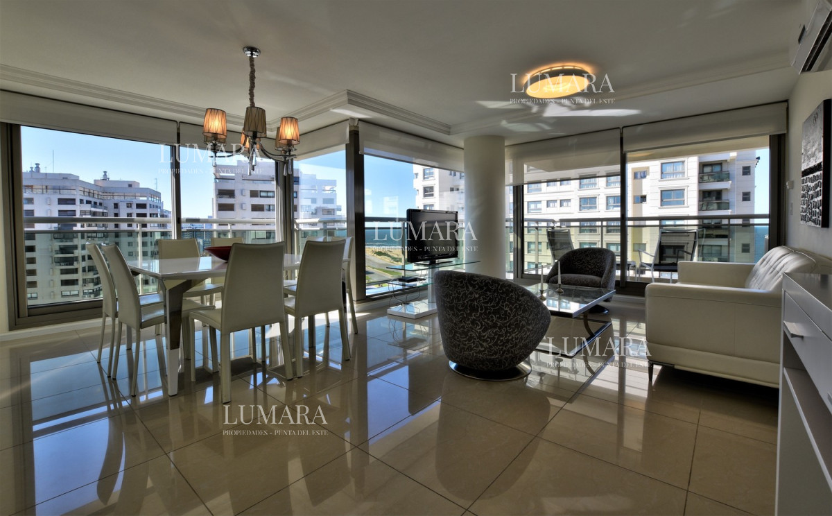 Apartamento ID.2216 - Venta de Apartamento, 2 dormitorios. Playa brava, Punta del Este. 