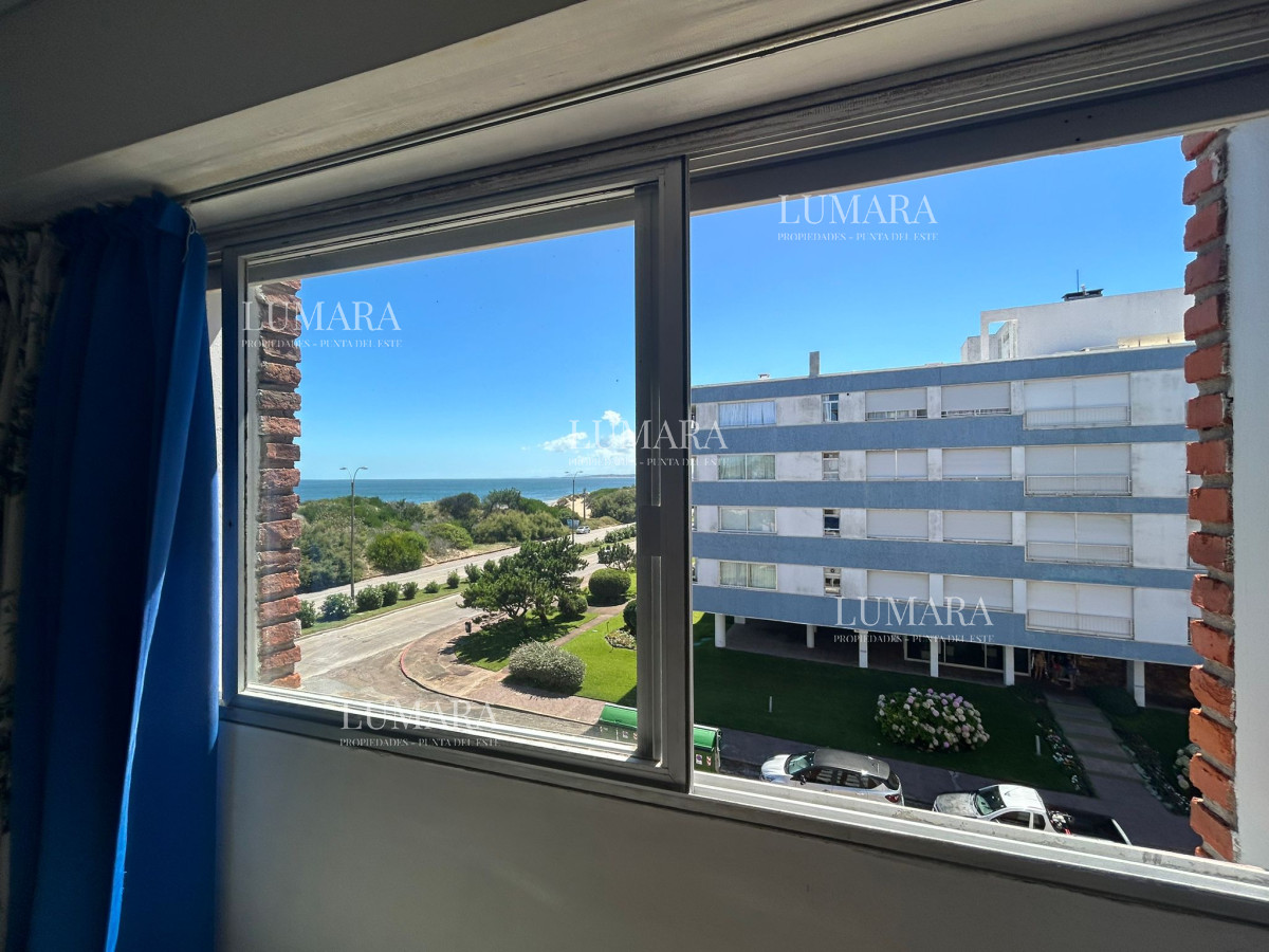 Apartamento ID.1081 - Alquiler invernal de apartamento de 4 dormitorios en Playa Mansa, Punta del Este