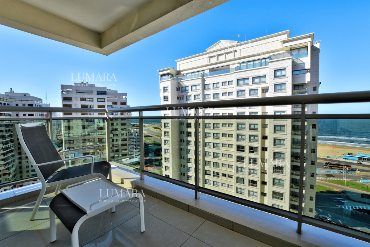 Apartamento ID.2216 - Venta de Apartamento, 2 dormitorios. Playa brava, Punta del Este. 