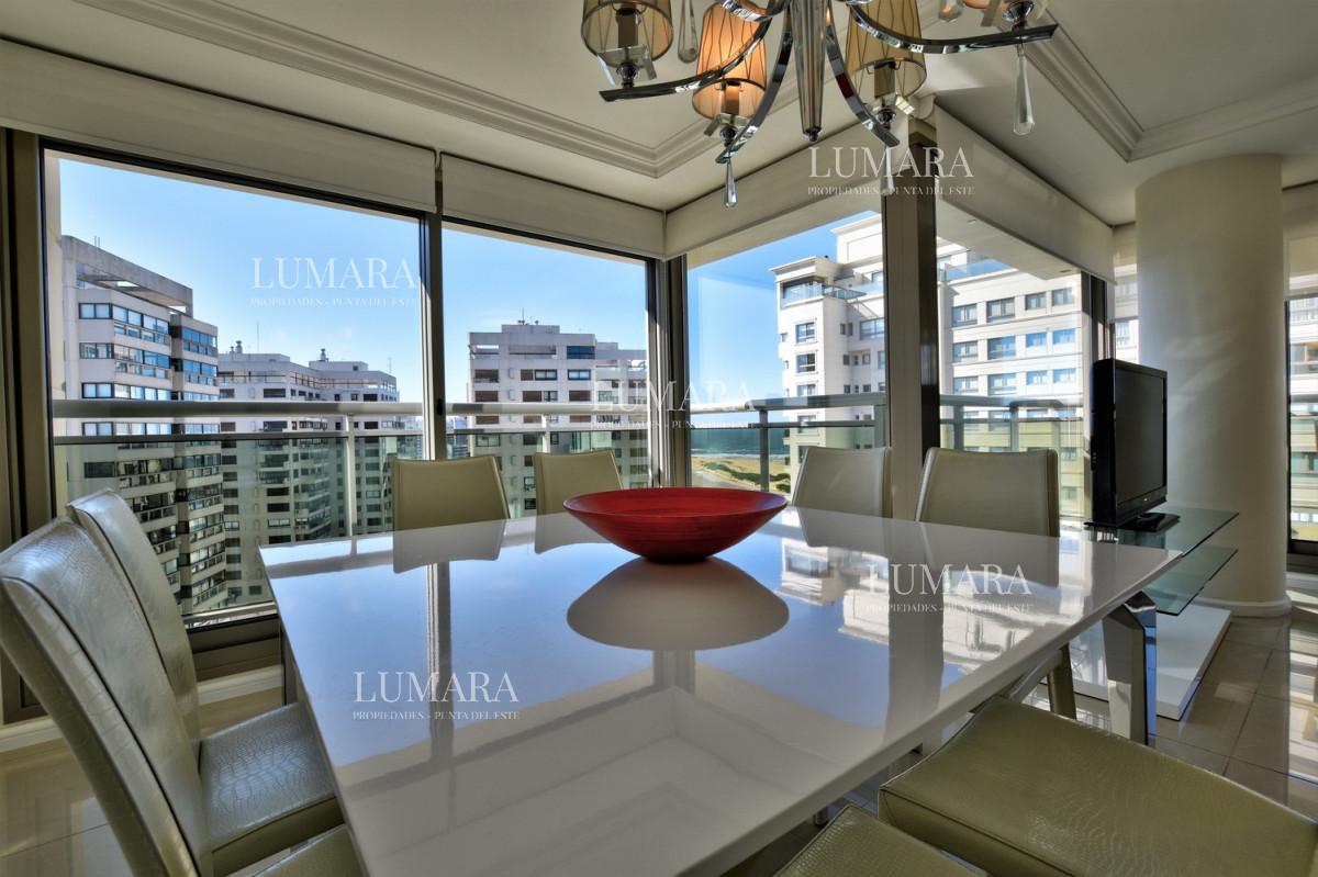 Apartamento ID.2216 - Venta de Apartamento, 2 dormitorios. Playa brava, Punta del Este. 