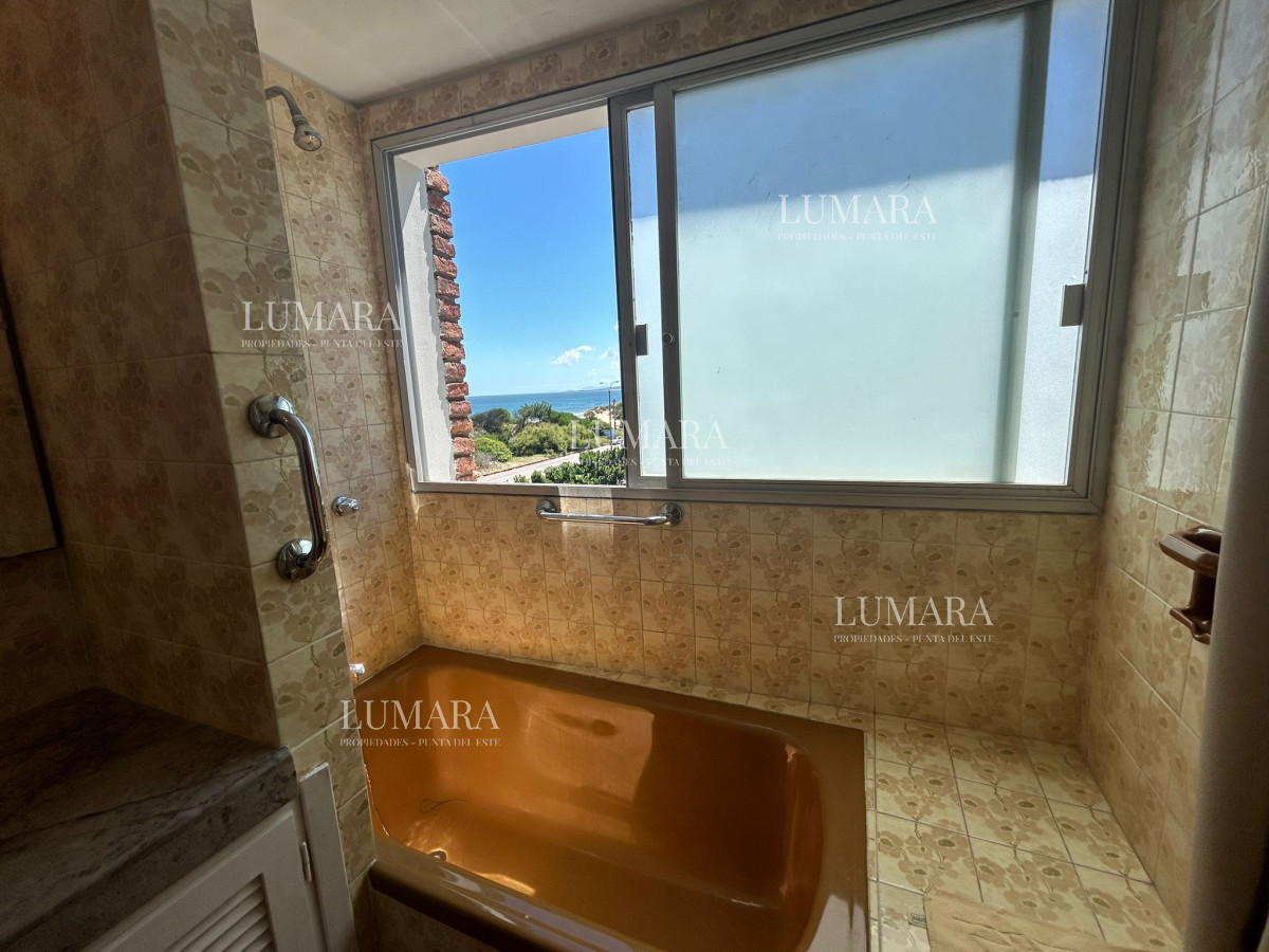 Apartamento ID.1081 - Alquiler invernal de apartamento de 4 dormitorios en Playa Mansa, Punta del Este