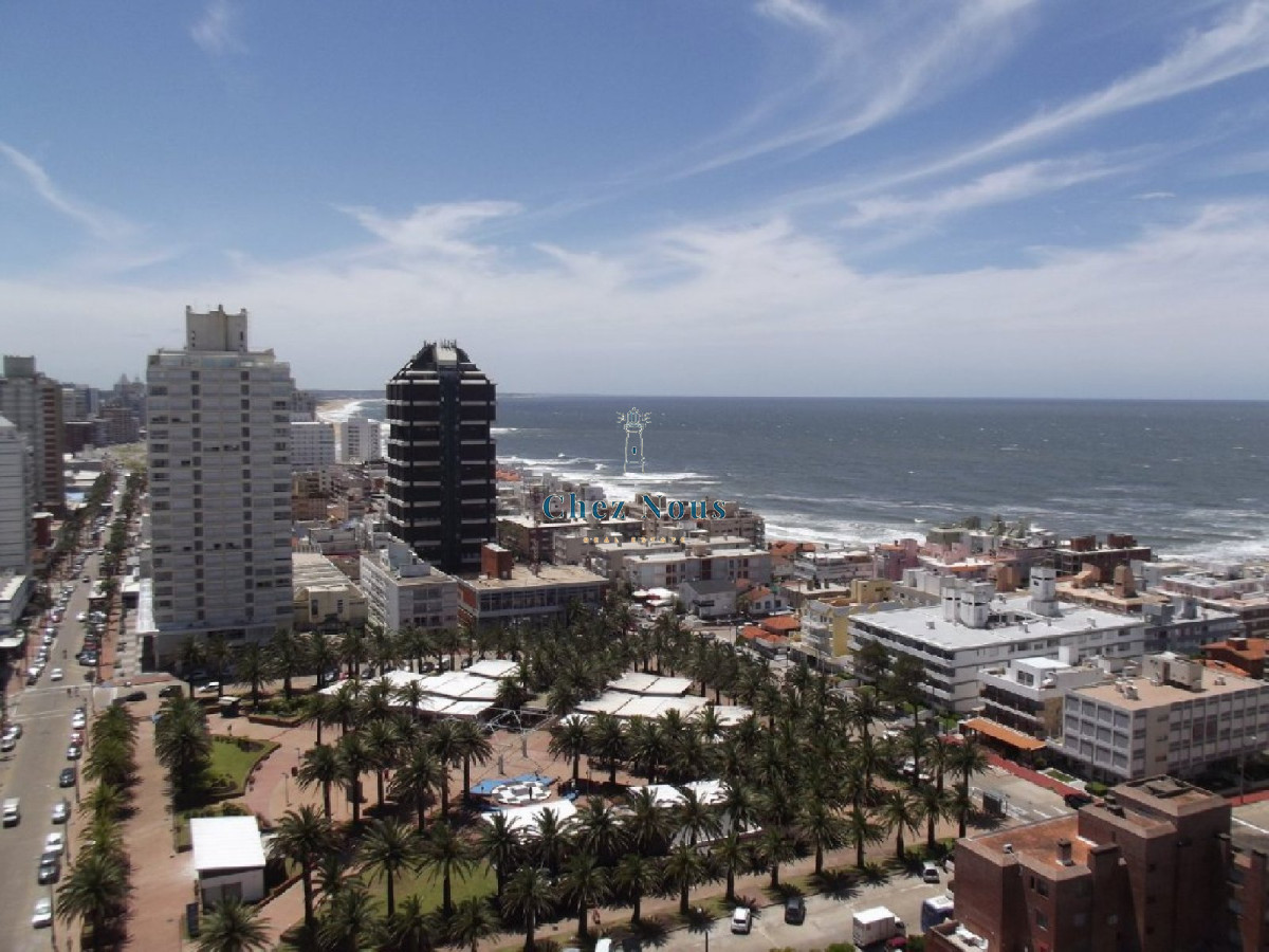 Apartamento ID.216 - Venta apartamento 3 dormitorios, Península, Punta del Este.