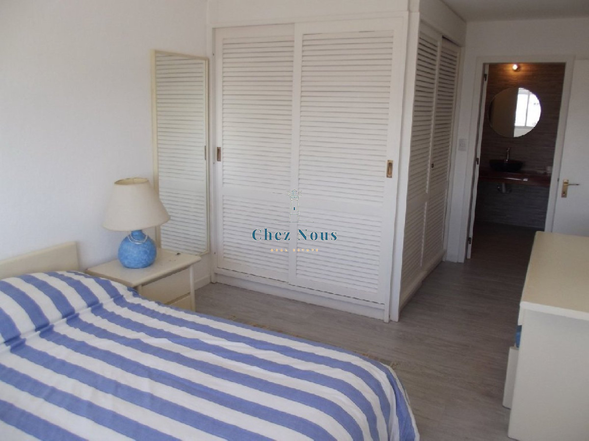 Apartamento ID.216 - Venta apartamento 3 dormitorios, Península, Punta del Este.