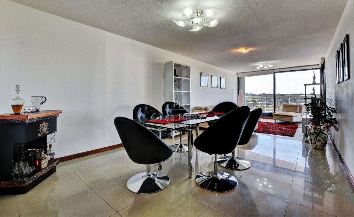 Apartamento ID.211 - Venta de Apartamento 3 dormitorios en Roosevelt, Punta del Este.