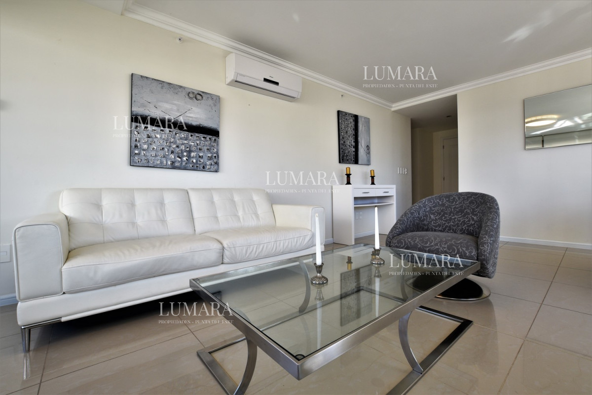 Apartamento ID.2216 - Venta de Apartamento, 2 dormitorios. Playa brava, Punta del Este. 