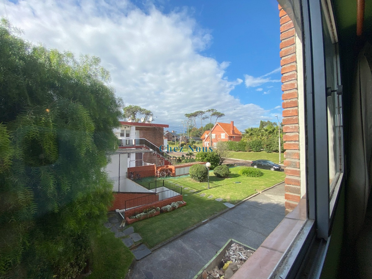 Apartamento ID.209 - Venta de Apartamento 2 dormitorios en Playa Mansa, Punta del Este.