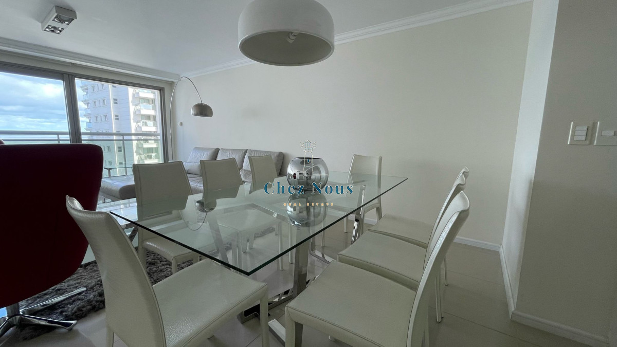 Apartamento ID.222 - Venta y Alquiler temporario de Apartamento, 3 dormitorios. Playa brava, Punta del Este. 