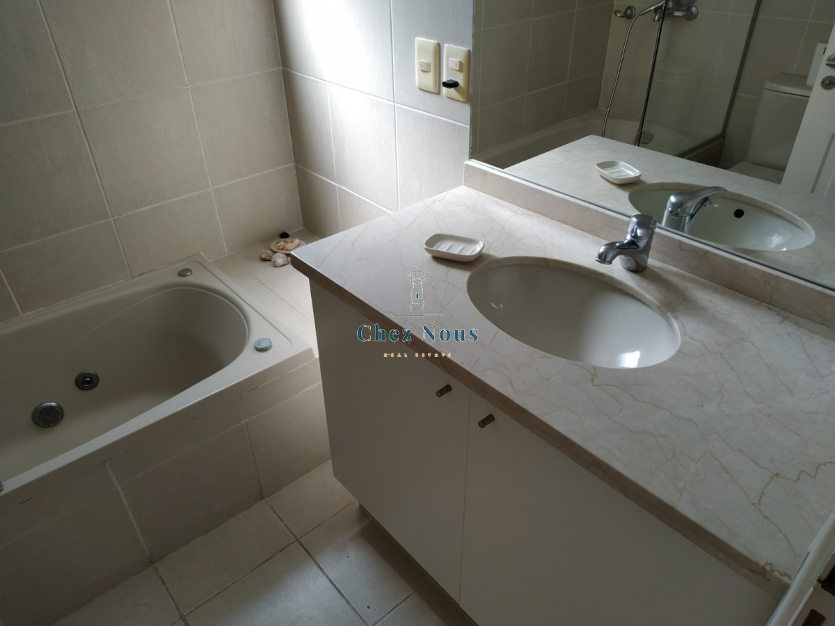 Apartamento ID.215 - Venta de Apartamento 3 dormitorios en Península, Punta del Este.