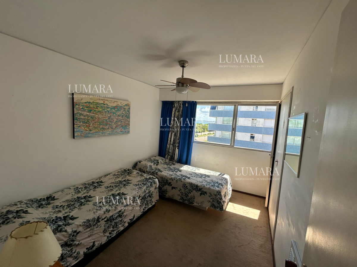 Apartamento ID.1081 - Alquiler invernal de apartamento de 4 dormitorios en Playa Mansa, Punta del Este