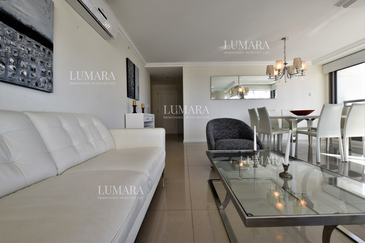 Apartamento ID.2216 - Venta de Apartamento, 2 dormitorios. Playa brava, Punta del Este. 