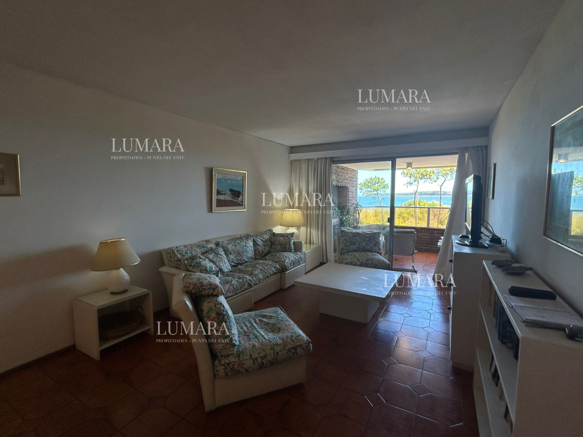Apartamento ID.1081 - Alquiler invernal de apartamento de 4 dormitorios en Playa Mansa, Punta del Este