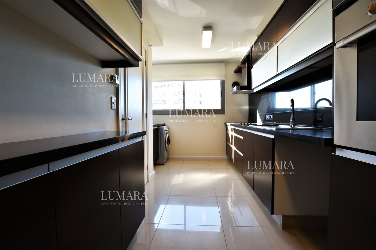 Apartamento ID.2216 - Venta de Apartamento, 2 dormitorios. Playa brava, Punta del Este. 