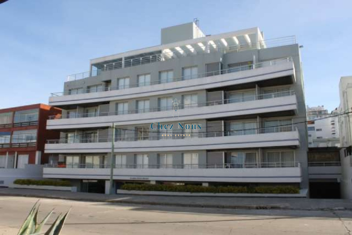 Apartamento ID.215 - Venta de Apartamento 3 dormitorios en Península, Punta del Este.